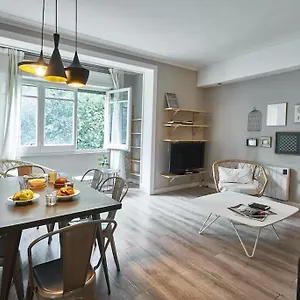 Magnificent 4 Bedroom In Eixample Daire Barselona