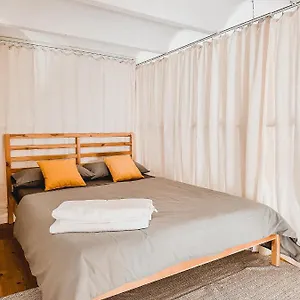 Privada, Casa Compartida Con Pareja Private Room, Shared House With A Couple Barcelona