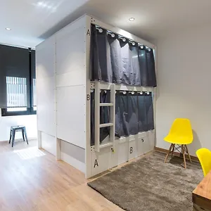 Airhostel Barcelona Airport 24h *
