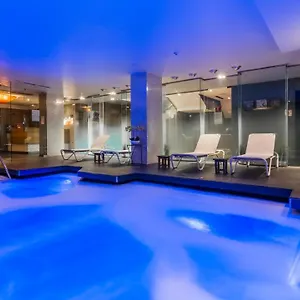 Hotel Grums & 4*