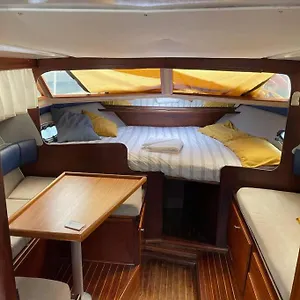 Barco Acogedor - Cosy Boat - Botel Barcelona