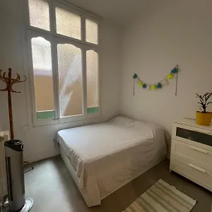 Privada En Compartido * Barcelona
