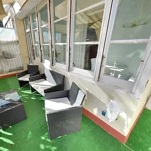 Des Artistes Hostel