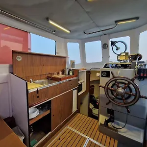Botel Primavera Sound Romantic Fisherboat *