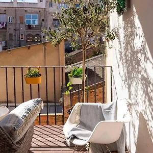 Apartament Enchanting 2 Bedroom Flat With Terrace Near Placa Espanya Barcelona