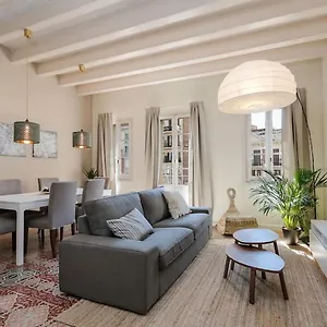 Luxurious With Awesome Rooftop Apartament *