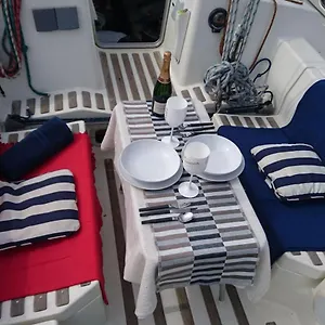 Botel Amazing Flat In Classic Sailing Boat In *