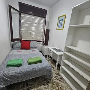 Poble Sec Nino House Capsule hotel Barcelona