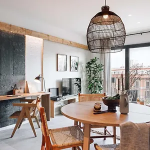 Ferrat - 3 Bedrooms In Eixample Esquerra