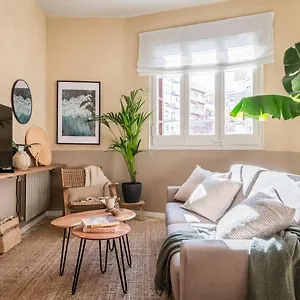 Tomini - 2 Bedrooms In Eixample Esquerra ברצלונה
