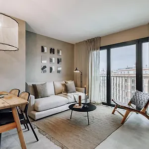 Mont - 2 Bedrooms And Office In Eixample Esquerra * ברצלונה