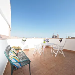 Sagrada Familia Attic Terrace Views Apartment *