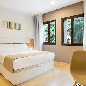 Ginosi Pedralbes Hotell 3*